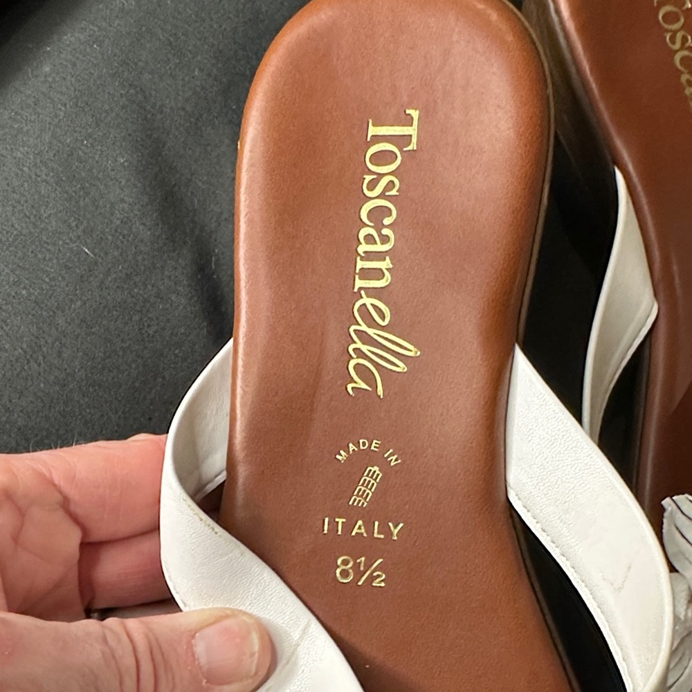 Toscanella White Floral Women's Sandals - Picture 8 of 8